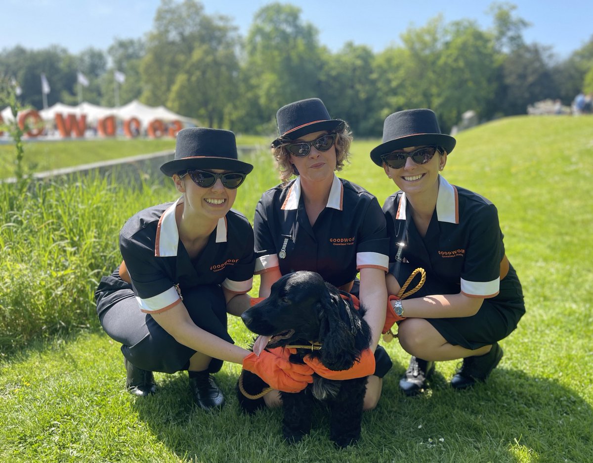 GinnyBuckley's tweet photo. Thanks to @BentleyMotors for the most amazing day at Goodwoof, the sun shone and made new friends!
Particularly loved the Gnawland Nannies and being papped by the โpupparazziโ in a Bentayga to support the brilliant @PetsAsTherapyUK.
Itโs the best family day out I can think of! https://t.co/QGqRbgkPy7