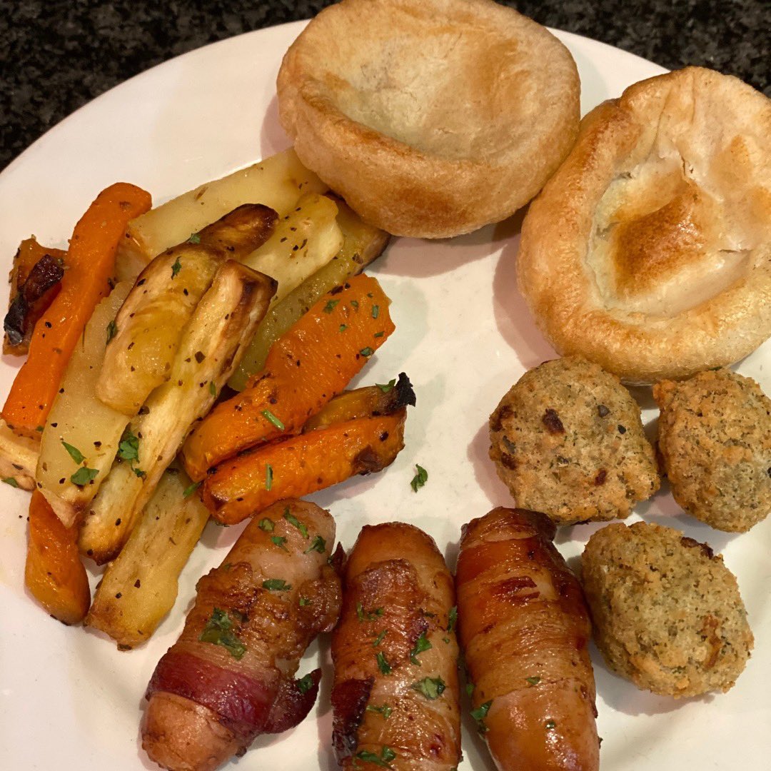boarsheadbuffet's tweet image. join us for Sunday brunch at The Boars Head 🍽️😍

Our unlimited buffet offers mouth-watering dishes that include pizza, noodles, curry, salads, and all international favorites. 
Enjoy as much as you want without breaking the bank. 😍🍕

#boarsheadbuffet #sundaymeal
