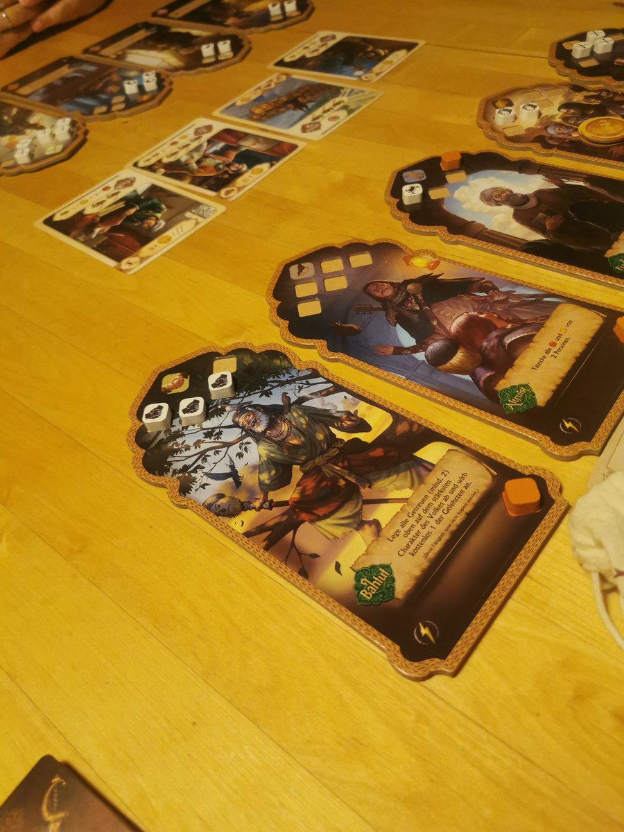 Belaad. Diesmal mit Assasin, da wir eine ungerade Anzahl von Spielern waren.

#belaad #belaadboardgame #boardgames