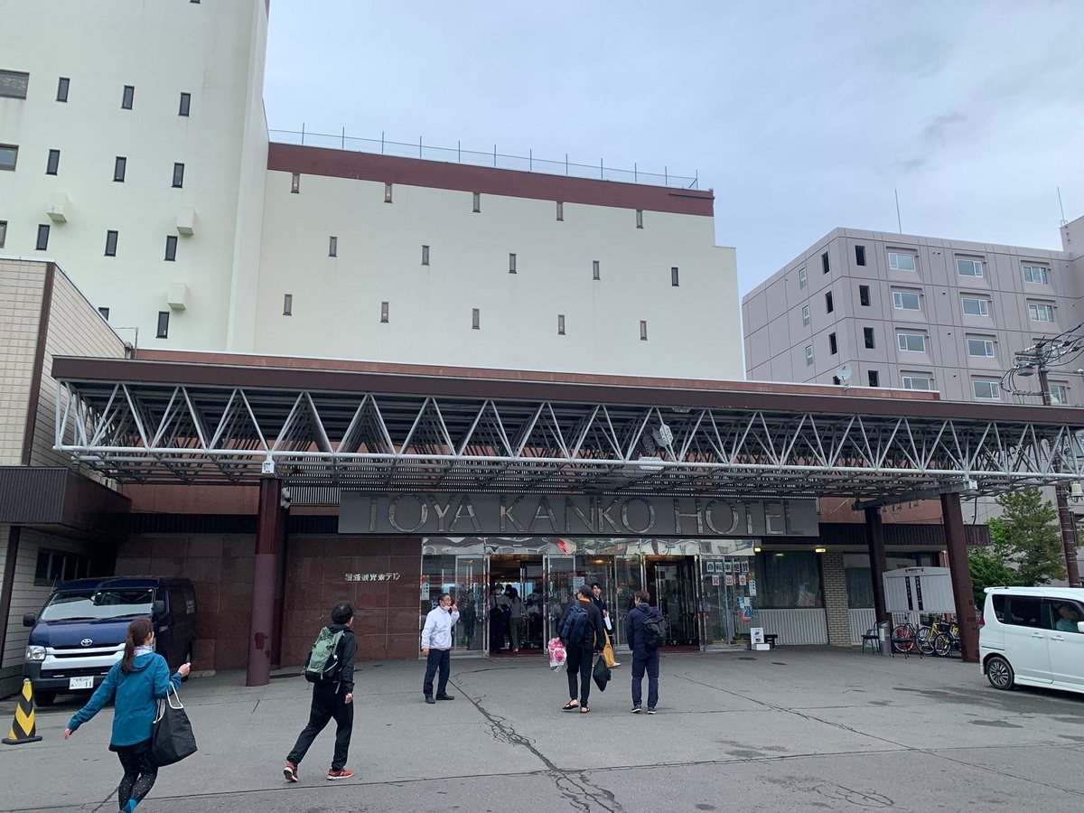 chiruparu's tweet photo. ランナーは無料〜 (@ 洞爺観光ホテル in 洞爺湖町, 北海道) https://t.co/IUXQEAsvKu https://t.co/XXBo3qudda