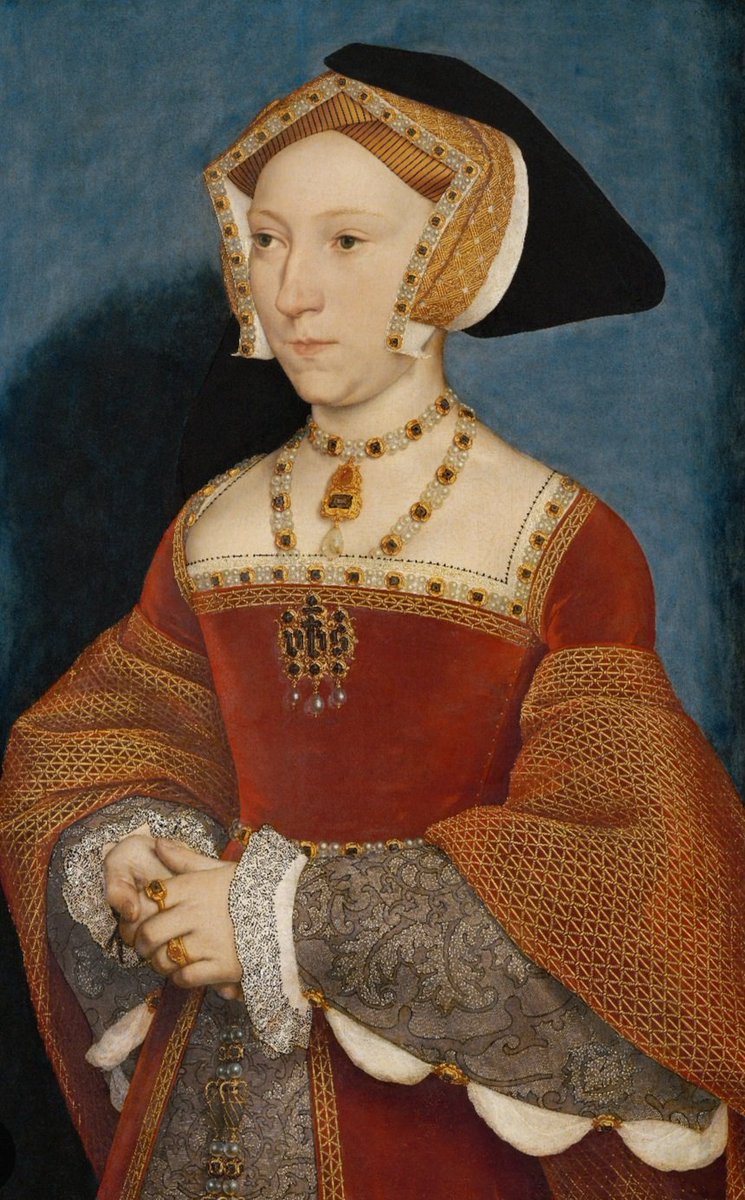JANE SEYMOUR (1508-1537)

 The third wife of Henry VIII, #JaneSeymour was the only one to provide the King with a son, Edward VI. Her quiet charm and nurturing nature made her beloved by the court. She died shortly after childbirth leaving a lasting impact on Henry's heart. Died.
