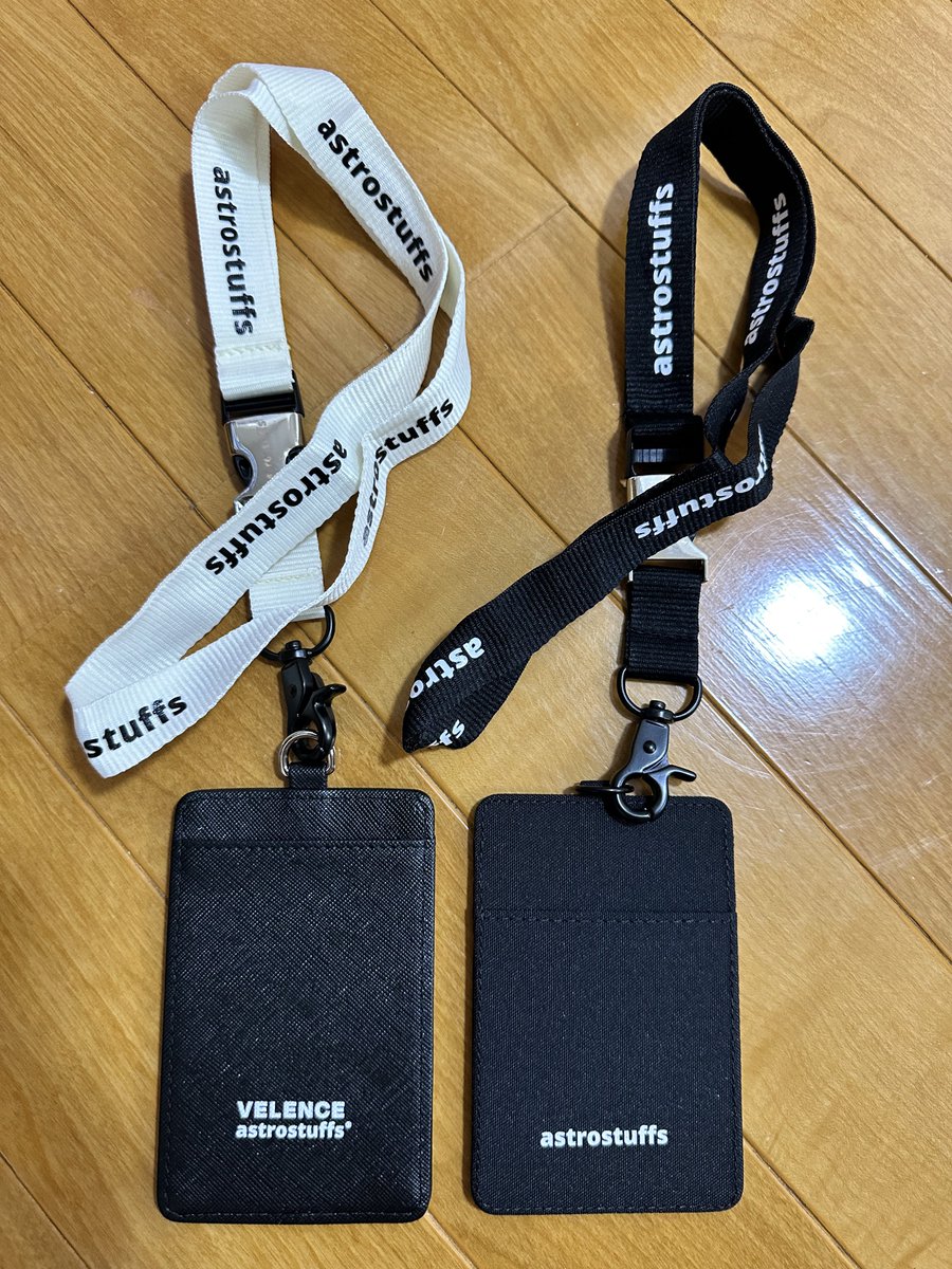 Mailism8's tweet photo. これは今朝届いたastrostuffs☺️
ネックレスも3つ💡
これは私のじゃないからすぐさま別場所へ保管した😆
endlessJourneyのストラップをこうする!!
#BLACKTOBASICSCollection
#madetolastforeveryone
#ENDLESSJOURNEY
#VELENCExASTROSTUFFS https://t.co/3BhfspfT6F