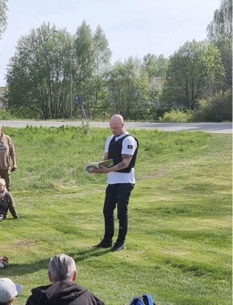 goteborgsfinest's tweet photo. Brännström inleder träningen med högläsning idag på Karlberg. https://t.co/qHr03KdVZT