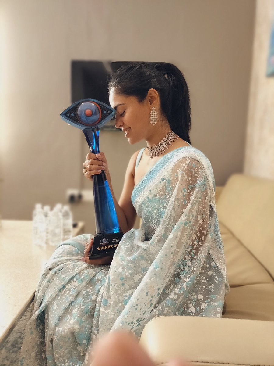 thebindumadhavi's tweet photo. Already an year🥰❤️🤗 this will remain a beautiful journey where I steppedout of my comfort zone and was able to flourish….. thanku all for believing me then and now, I was aiming to win the trophy and dnt realise tat I was winning more precious love from u all then, This will remain precious for various reasons… love u❤️