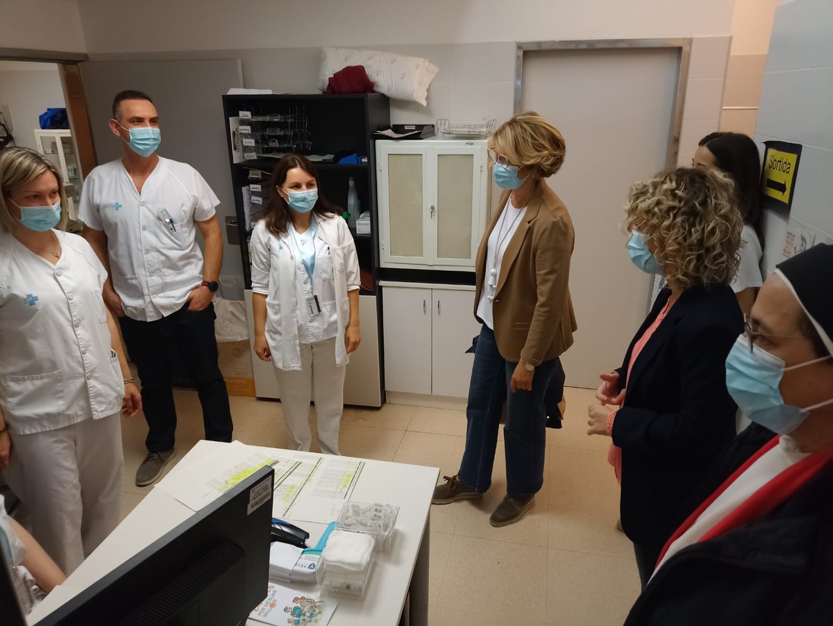 meritxellroige's tweet photo. Disposar d'una bona salut visual és essencial per desenvolupar totes les capacitats dels infants. Gràcies per seguir al costat de #Tortosa Sor Lucía, i a totes les entitats socials pel suport, i especialment als professionals de l'equip del Dr. Colomé pel seu temps #invulnerables https://t.co/zIQPWreJZ9