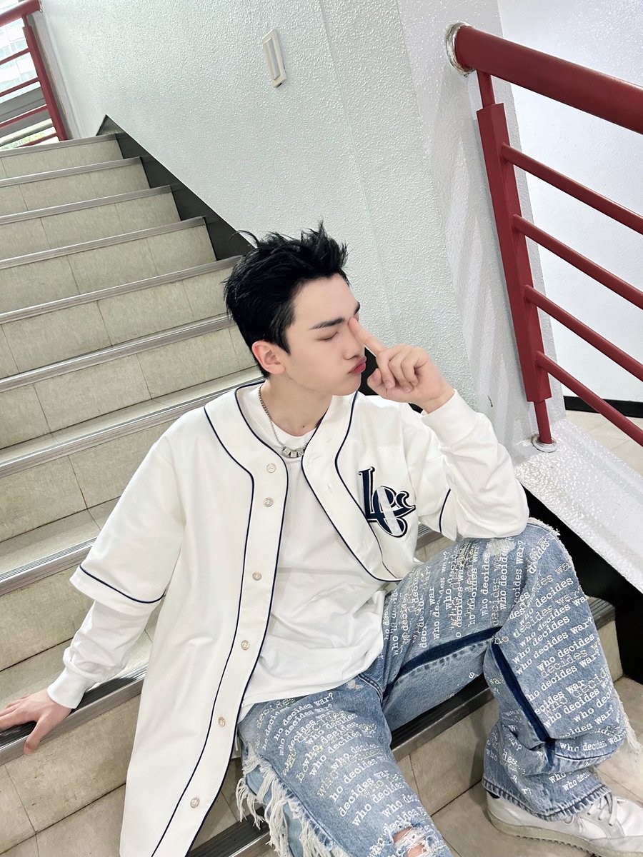 ATBO_members's tweet photo. [#김연규]
일요일엔 어디 가요? 
인기가요 (계단으로 가요🥰)🎶❤️

#ATBO #에이티비오
#KimYeonkyu https://t.co/BLLED7AG41