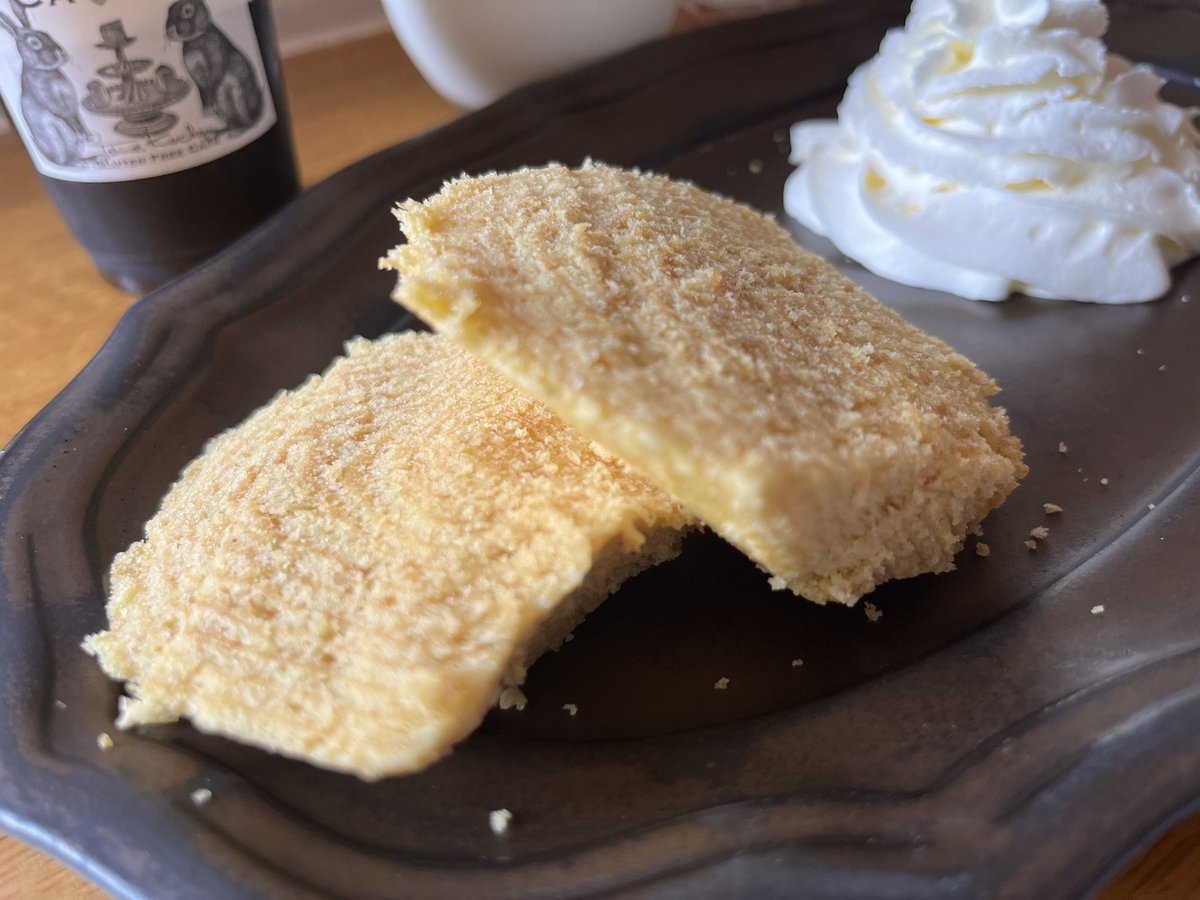 takashisp's tweet photo. 二子玉川にある、グルテンフリーカフェ、タマクーヘンに来ました！

グルテンフリーのバームクーヘンと飛騨ミルクのソフトクリームを注文！ https://t.co/KiSX0koRlW