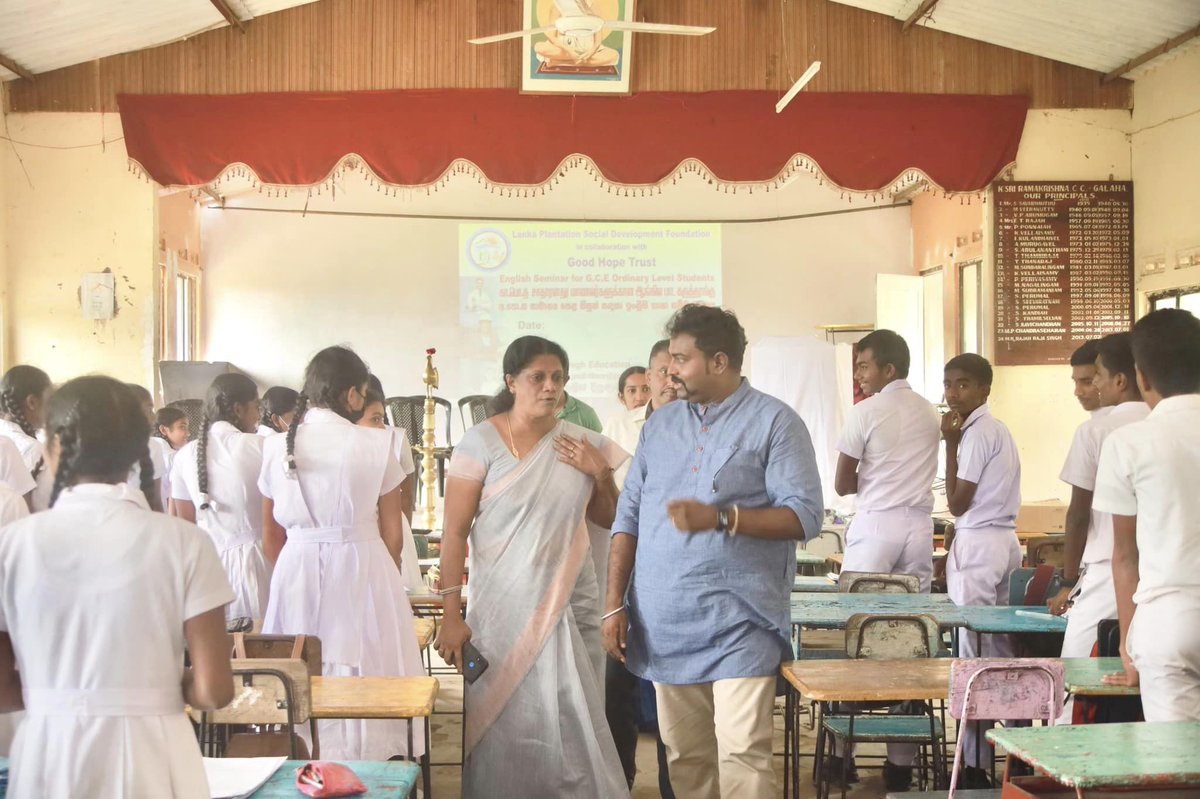 BarathArulsamy's tweet photo. The Sixth & final #EnglishforAll workshop successfully concluded at Galaha Ramakrishna National College. This program was initiated to provide an understanding of the language & prepare the students in the Plantation Sector for the upcoming G.C.E O/L Examination.
#SriLanka #Edu https://t.co/kcGKNOro1j