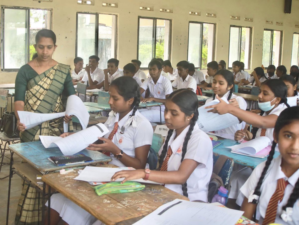 BarathArulsamy's tweet photo. The Sixth & final #EnglishforAll workshop successfully concluded at Galaha Ramakrishna National College. This program was initiated to provide an understanding of the language & prepare the students in the Plantation Sector for the upcoming G.C.E O/L Examination.
#SriLanka #Edu https://t.co/kcGKNOro1j