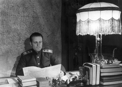 Главный маршал авиации Голованов

Любимое либерастическое пятно дегтя на образ Сталина – обвинить его в маниакальной подозрительности и мстительности. Но отношения вождя с наиболее близкими и талантливыми людьми, окружавшими его, доказывают совсем другую   aleksandrnovak.com/content/1413.h…