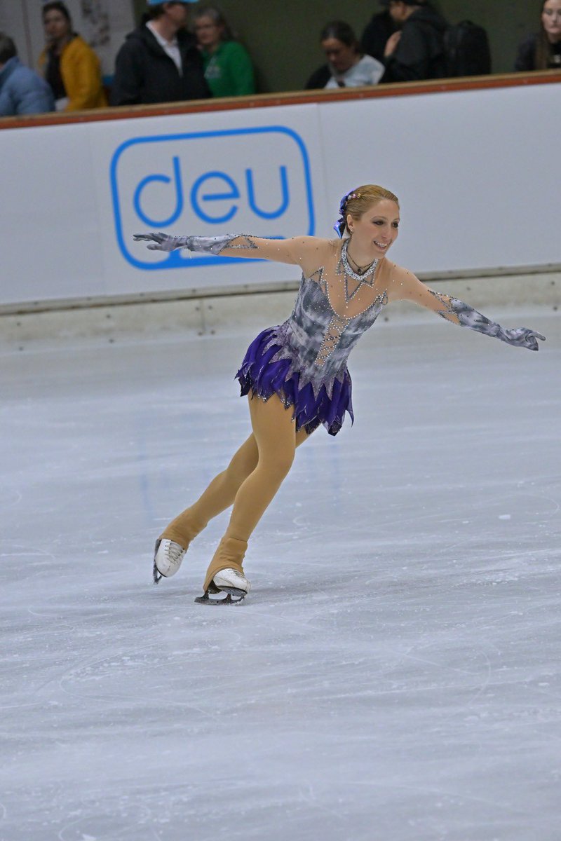 Madalyasını Mustafa Kemal Atatürk’e, Türk kadınına armağan eden, 2023 Uluslararası Yetişkinler Artistik Buz Pateni Şampiyonası'nda 5. kez dünya şampiyonu olan milli sporcumuz Naz Arıcı’yı tebrik ederim. Ülkemizin gençlerine, kadınlarına umut ve ilham oluyorsun; iyi ki varsın…