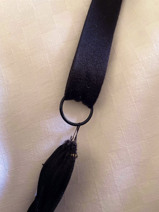 船に乗って陸を離れる一時間前にまさかのブラの肩紐が今にもブチ切れそうで別の意味でドキドキしてた私🤣 ブラ破壊なんて初めてだ。よく頑張ってくれた私のブラ紐🤣 https://t.co/d9P6KkaBm