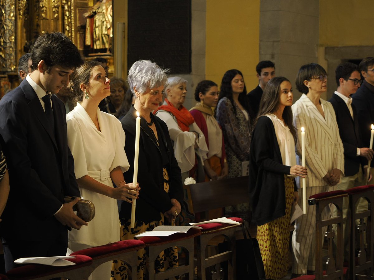 archiValladolid's tweet photo. Un grupo de jóvenes pertenecientes a Pastoral Universitaria de @archiValladolid recibieron ayer el sacramento de la Confirmación en el templo de las  @angustiasva, administrado por @MonsArguello https://t.co/f7CZvto3cG