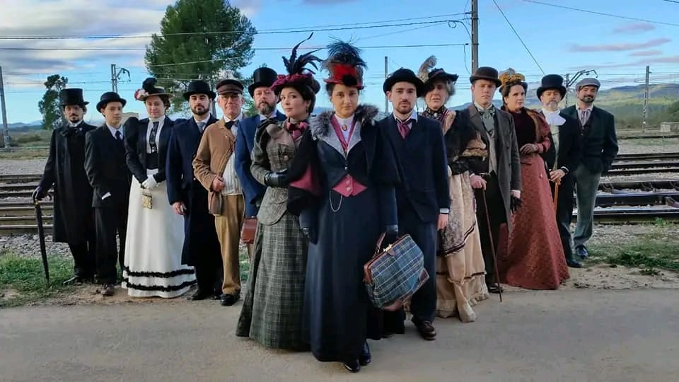 Bcn_NouBarris's tweet image. 🥳 Últim dia de la Festa Major de #NouBarris! Amb matí de motards i american cars, escultures humanes, actuacions de @falconsbcn, @bordegassos i @CdBCN, pícnic de blues, tombagegants... i final amb el teatre d'@AddauraCia i R(OLES)!

👀 Programa complet a ow.ly/N0g250OoXAx.