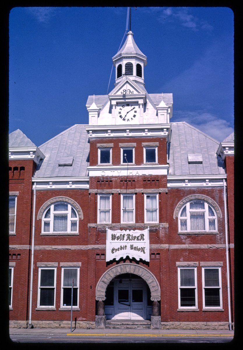 old roadside pics on Twitter "city hall (1896), centrall detail