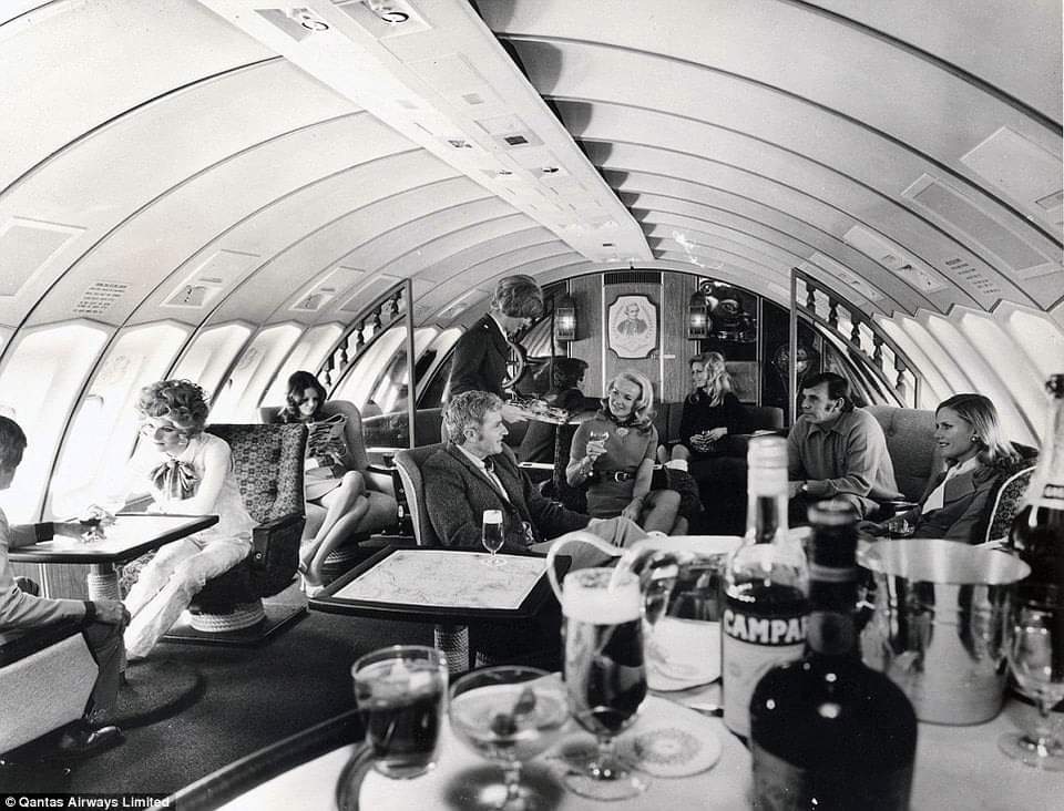 The luxuries of flying in the past in a Qantas Airways 747 upper deck, 1971.