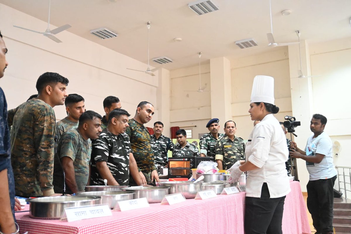 209 CoBRA @crpfindia organized a training session for the cooking staff!  Workshop involved inputs from chefs of Radisson Blu Ranchi & promoted usage of millets in soldiers' diets, harnessing the myriad health benefits they offer.
#Internationalyearofmillets