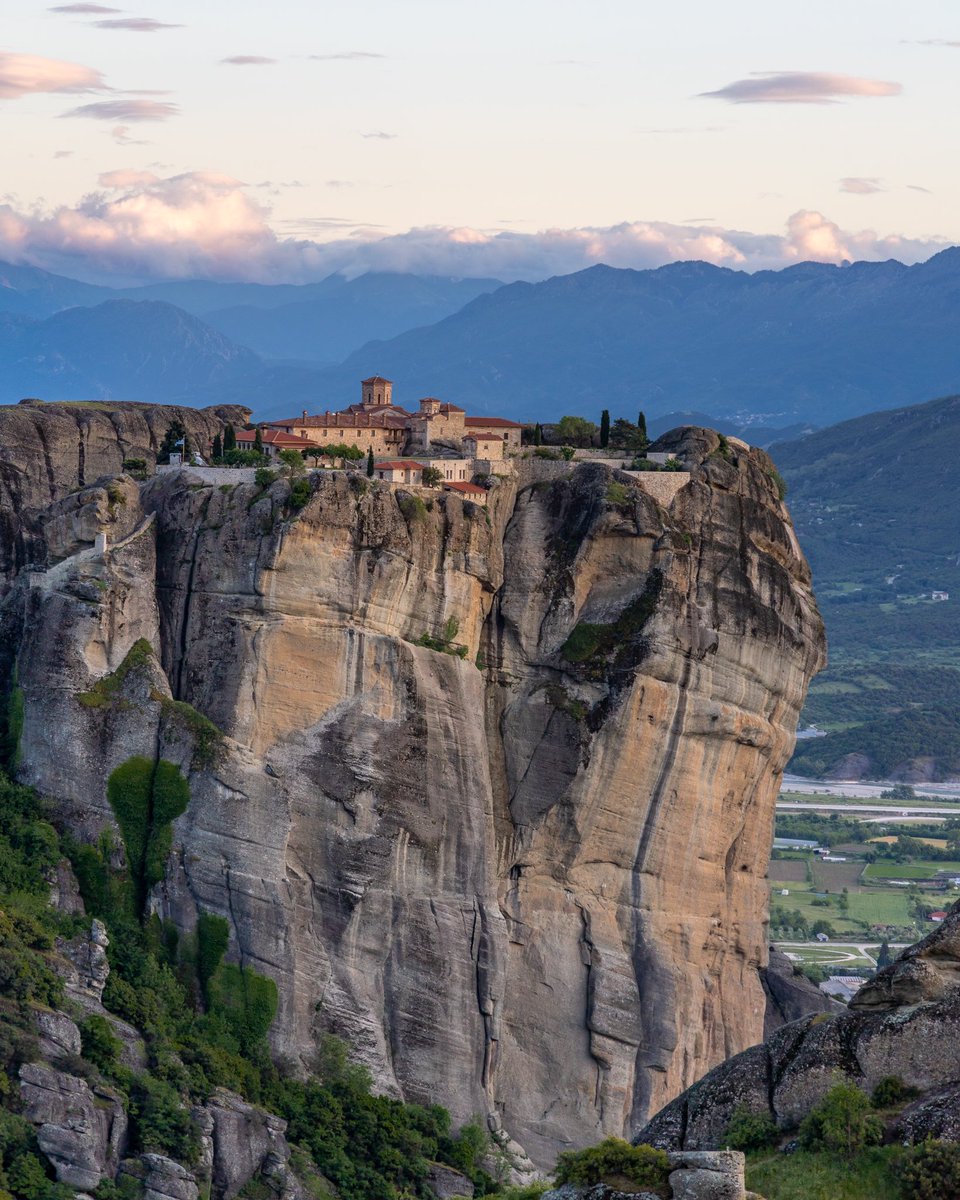 NothingFamiliar's tweet image. Magical Meteora… This place truly feels like it’s out of a dream! 😍🇬🇷
#greece #nature #traveling #explore