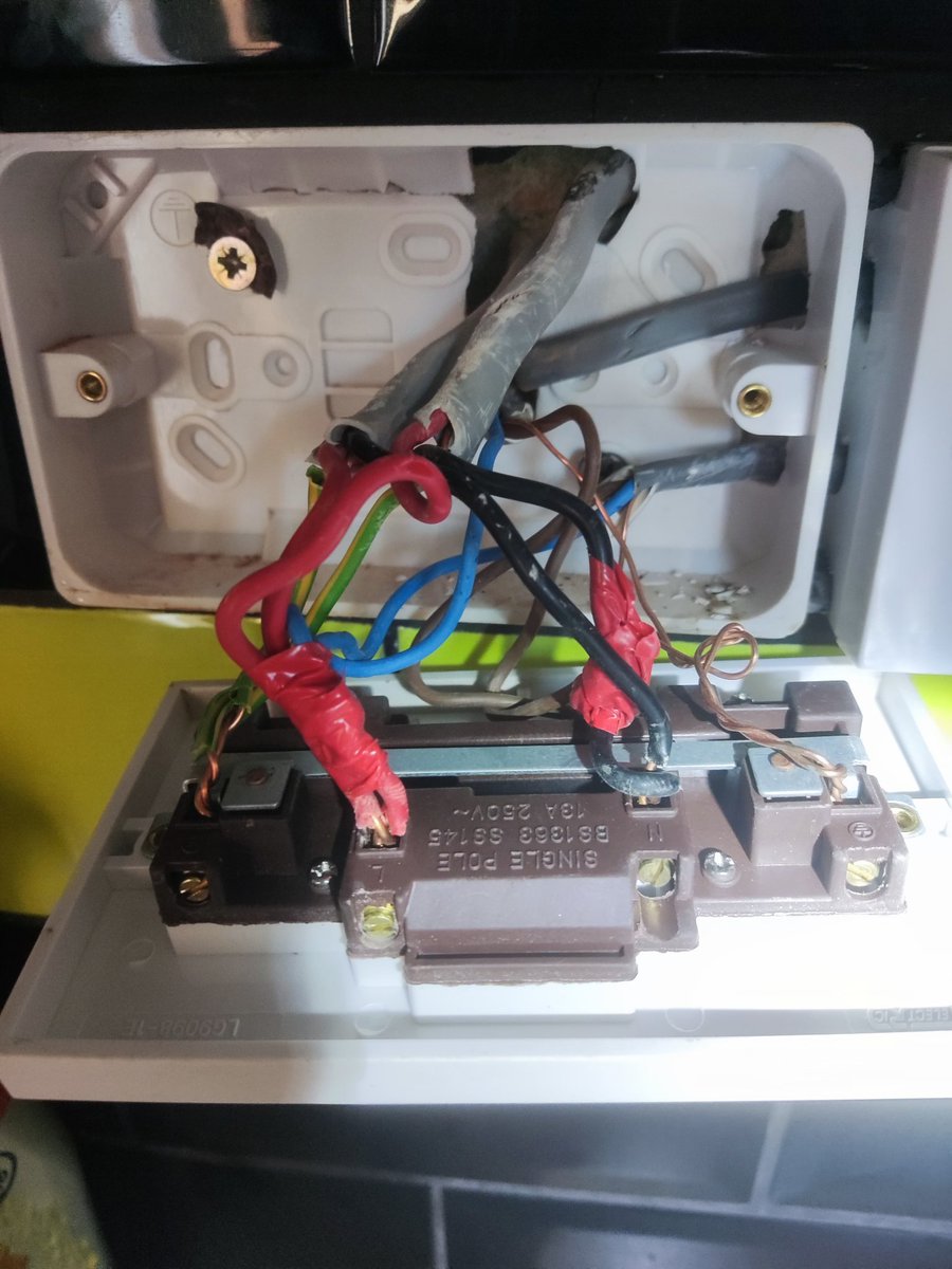 SpStyczen's tweet photo. 🔌 Safety Alert! ⚡ Don't overlook electrical hazards! Check out this dodgy socket I stumbled upon. Remember, regular inspections like EICRs are crucial for a safer living environment. Prioritize your safety! 💡💪 #ElectricalSafety #HomeMaintenance #StaySafe https://t.co/1Z0r2yIQDl