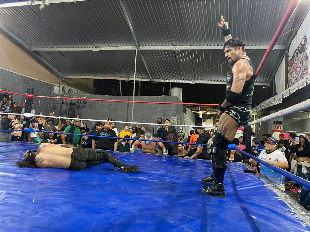 mas_lucha's tweet photo. #NGLL: En la lucha estelar Cibernético, Charly Manson y Steel Ángel vencen a El Mesías, Yoruba y a Makabre https://t.co/Dz5K7ED4Pj