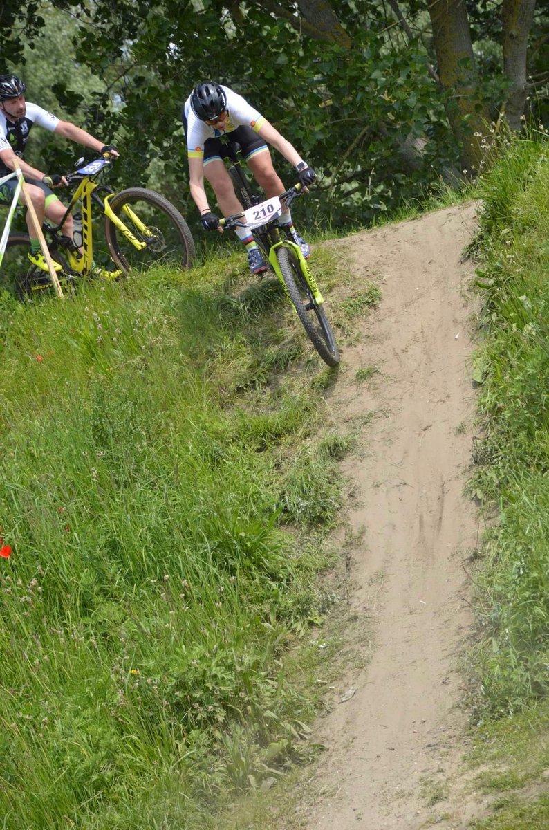 sharpready's tweet image. #ladyofthehouse @TaillieuEvelien won gisteren te #Hamme de #atb race en werd 4° algemeen #SharpReadyLifeStyleConcept 👈👌👊👏