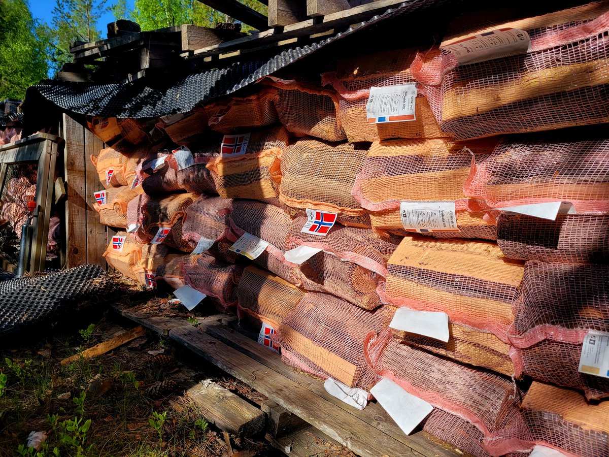 Norge 🇳🇴 stor vinnare på gaskrisen. De tjänar också bra på ökad vedeldning. Aldrig sett så mycket ved i Norge som i år.