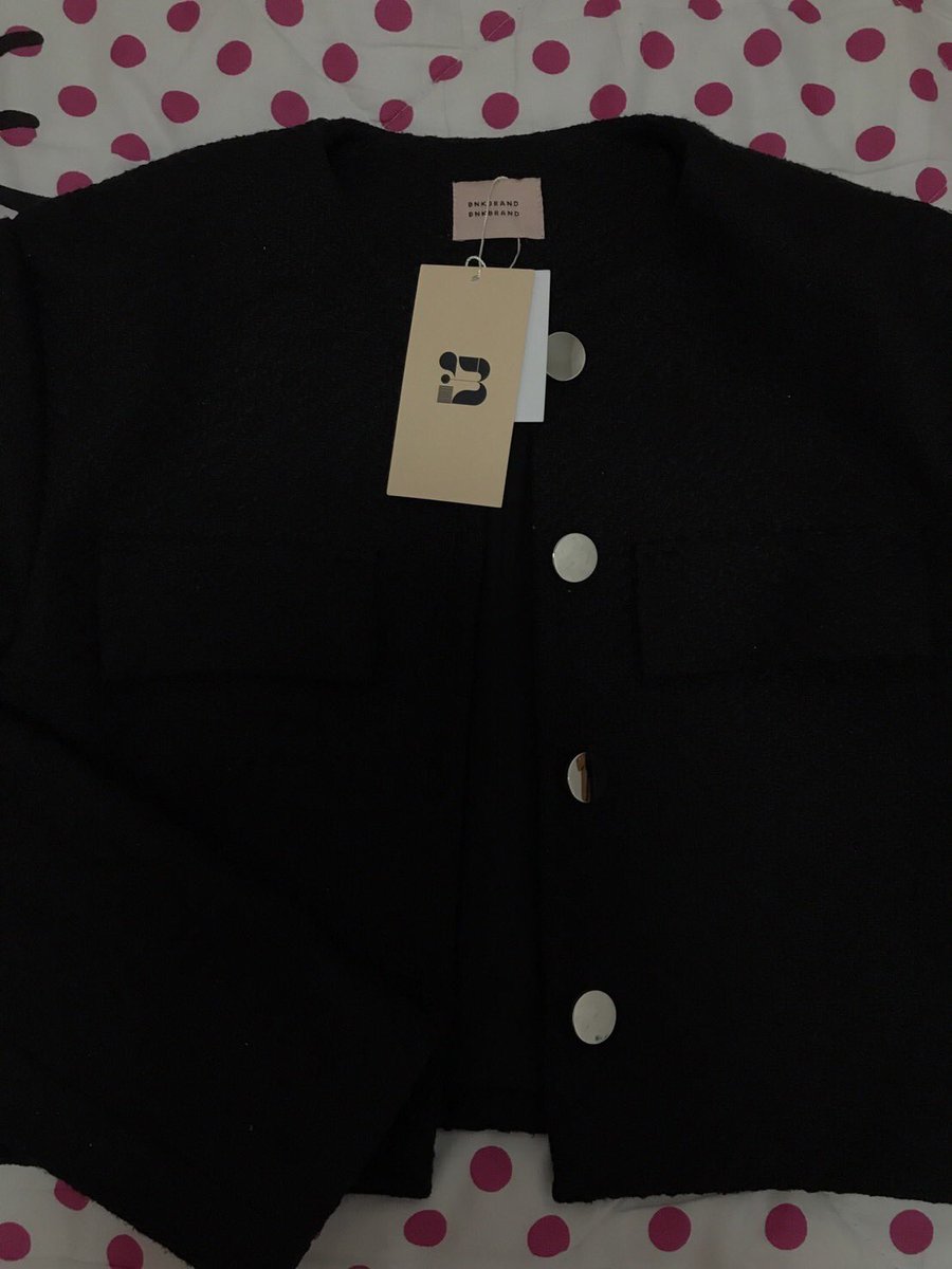booksell12's tweet photo. ส่งต่อเสื้อ Milan Tweed Jacket ของแบรนด์ bnkbrand สีดำ 1500 บาท จากราคาเต็ม 1790 
พร้อมโอนลดให้ได้อีกนิดหน่อยค่ะ 
พร้อมส่งนะคะ ทักมาขอดูรูปหรือวิดิโอเพิ่มเติมได้อีกค่า💘 #ส่งต่อvghbkk #ส่งต่อเสื้อผ้ามือ2 #ส่งต่อเสื้อผ้ามือสองสภาพดี #ส่งต่อเสื้อ #ส่งต่อเสื้อมือสอง https://t.co/1fMZRzJcJj