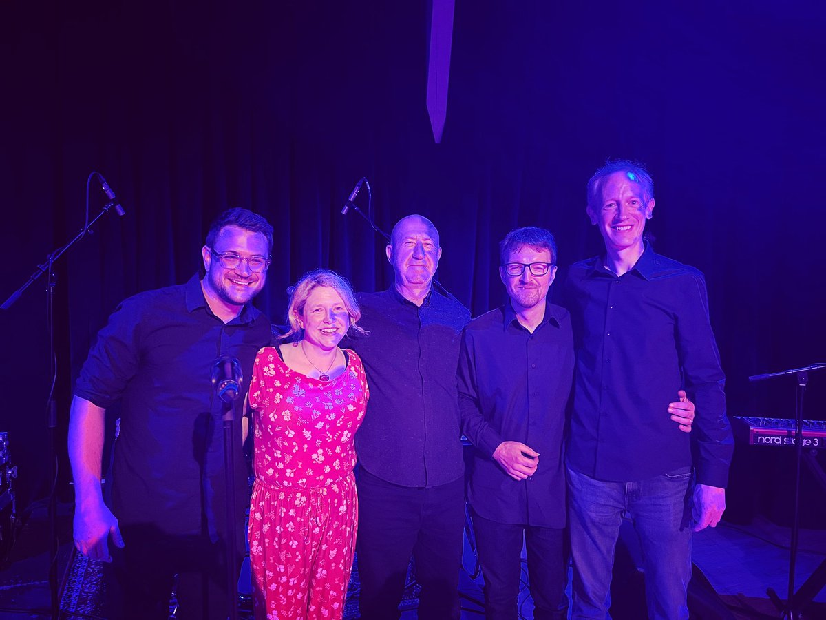 Diolch <a href="/hakaentertain/">Haka Entertainment</a> am gig hyfryd neithiwr. Great to be back at my alma mater last night gigging with the band, celebrating 150 years of <a href="/AberUni/">Aberystwyth University</a> organised by <a href="/hakaentertain/">Haka Entertainment</a>