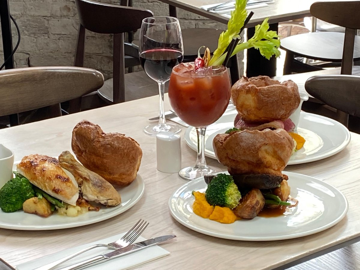 Good luck to everyone taking part in the  ✨ GREAT MANCHESTER RUN ✨we've got #Sunday #roasts on till late if you want to reward yourselves!  

BOOK A TABLE 👉🏼 conclubuk.com