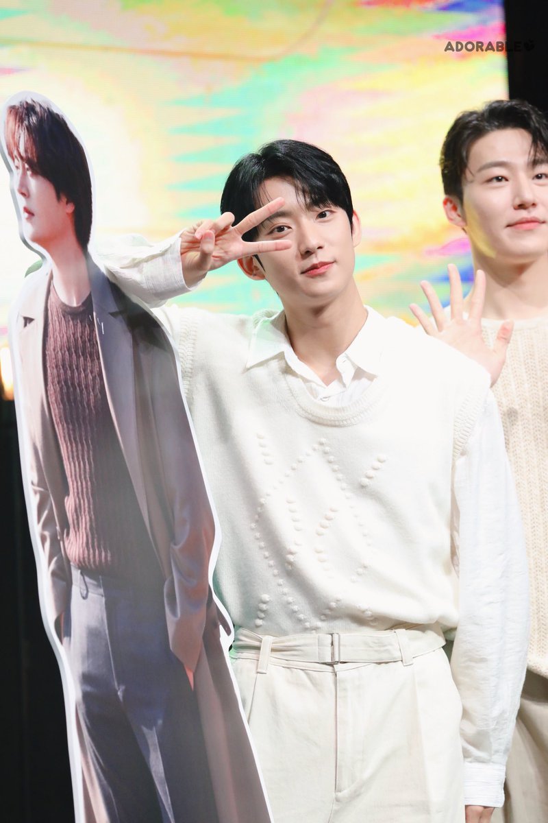 어도러블 tweet media