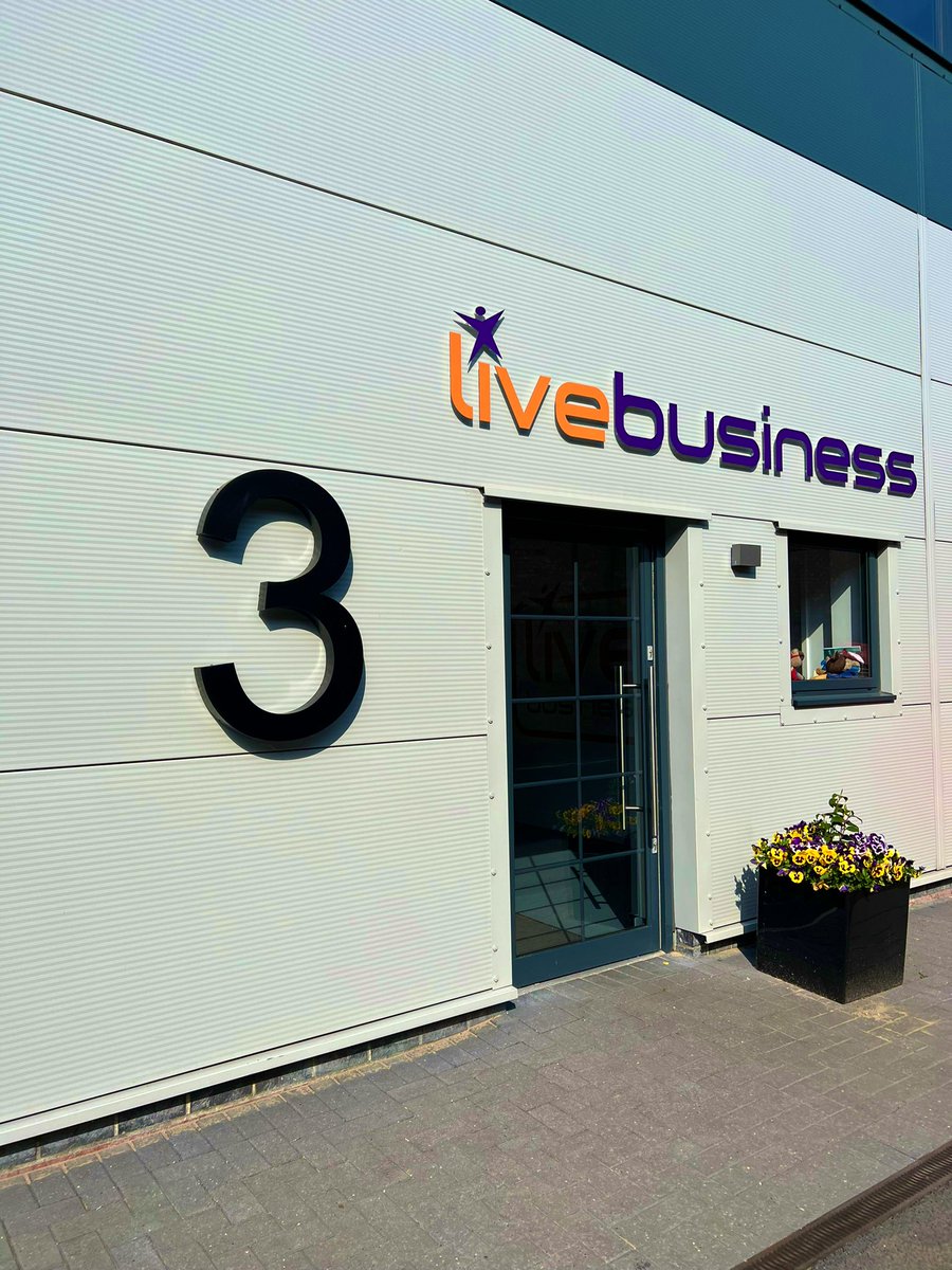 Happy Sunnyday ☀️
Day 2 with the new Spirit of Adventure Cast… these guys are on fireeeee 💃🔥 
#choreographer #sagacruises