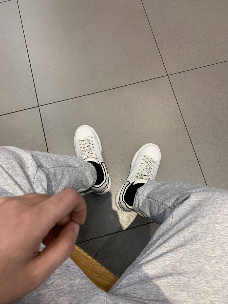 AdamJack420's tweet photo. 穿半天麦昆，这味道不该是一个受该拥有的😭 https://t.co/Syz9uuyi74