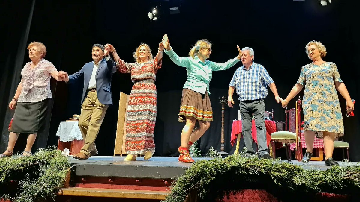 CsManises's tweet photo. El pasado viernes tuvimos el placer de asistir a la XVII Mostra de Sainets.

Parte del Grup de Teatre "Gent de Manises amics del Patronato" nos hicieron reír con su sainete "Cecilieta, mon amour" y después la @ArtManisense nos ofrecieron un espectáculo genial.

#CSconLaCultura https://t.co/4orRpIPs2X