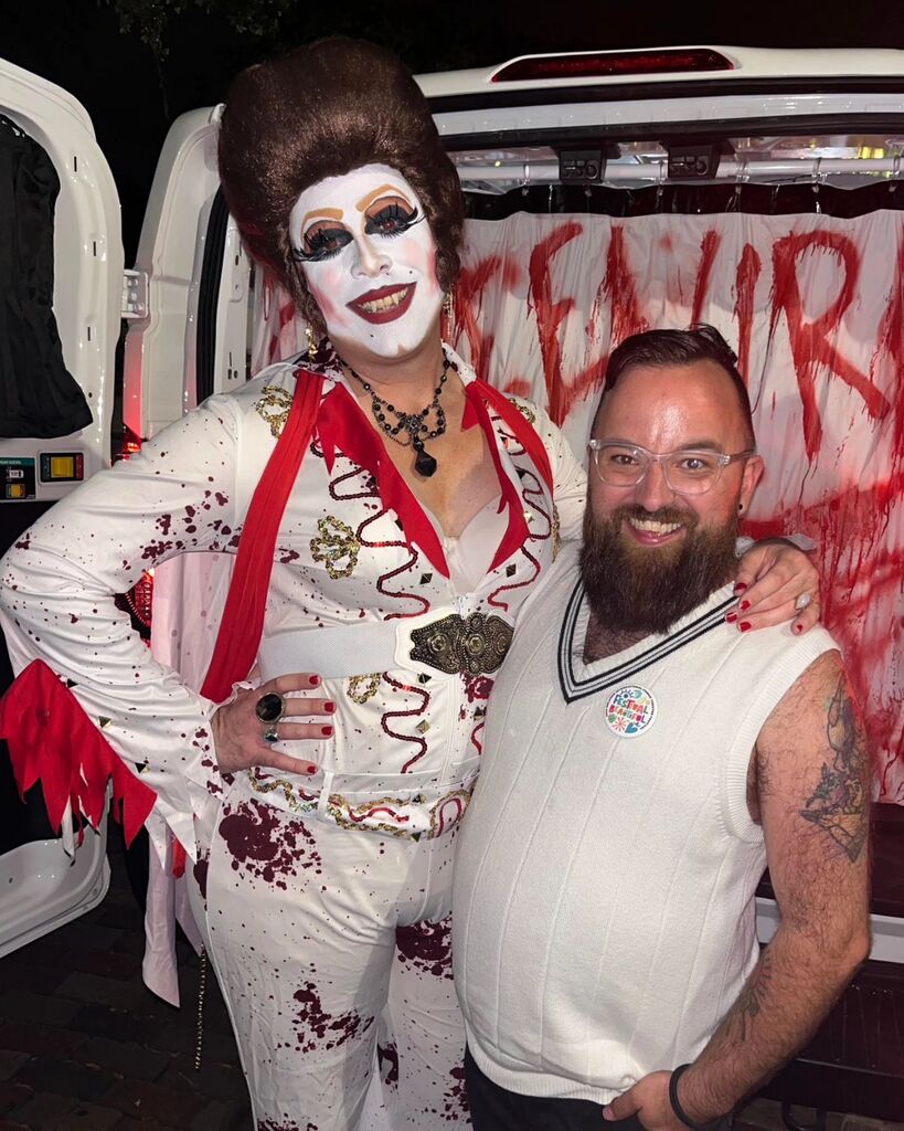 FringyMimeQueen's tweet photo. Day 2 of #PeeVirasSCAREavanSingAlong #LoveVamp at #OrlandoFringe. Check out link in bio for tickets. #of32. #ThanksForRidingMe 🎤🎶 💄🦇🧛

Silently Yours,
#PeeVira #TheFringyMimeQueen 
.
.
.
.
.
.
#drag #dragqueen #gay #dragrace #rupaulsdragrace #rpd… https://t.co/plqBxYgr0o https://t.co/JUKBahhuB1