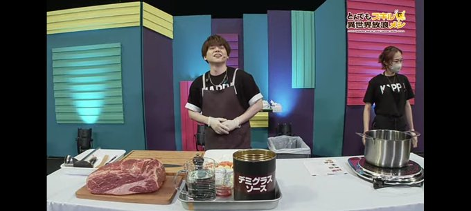 Killoa925's tweet photo. Juste par curiosité j'ai lancé le live du #MappaStage, puis je vois le seiyu Yuma Uchida en train de faire la cuisine. https://t.co/uS9d6uyIKc