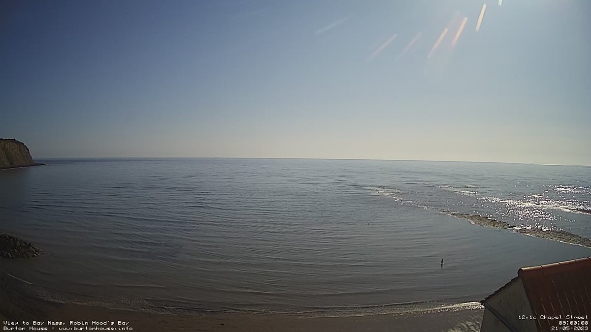 09:00 - Sunday, 21-May. 12.1C. The tide is currently falling with a low tide of 1.1m due at 12:05. #3hourlyupdate #robinhoodsbay #weathercam