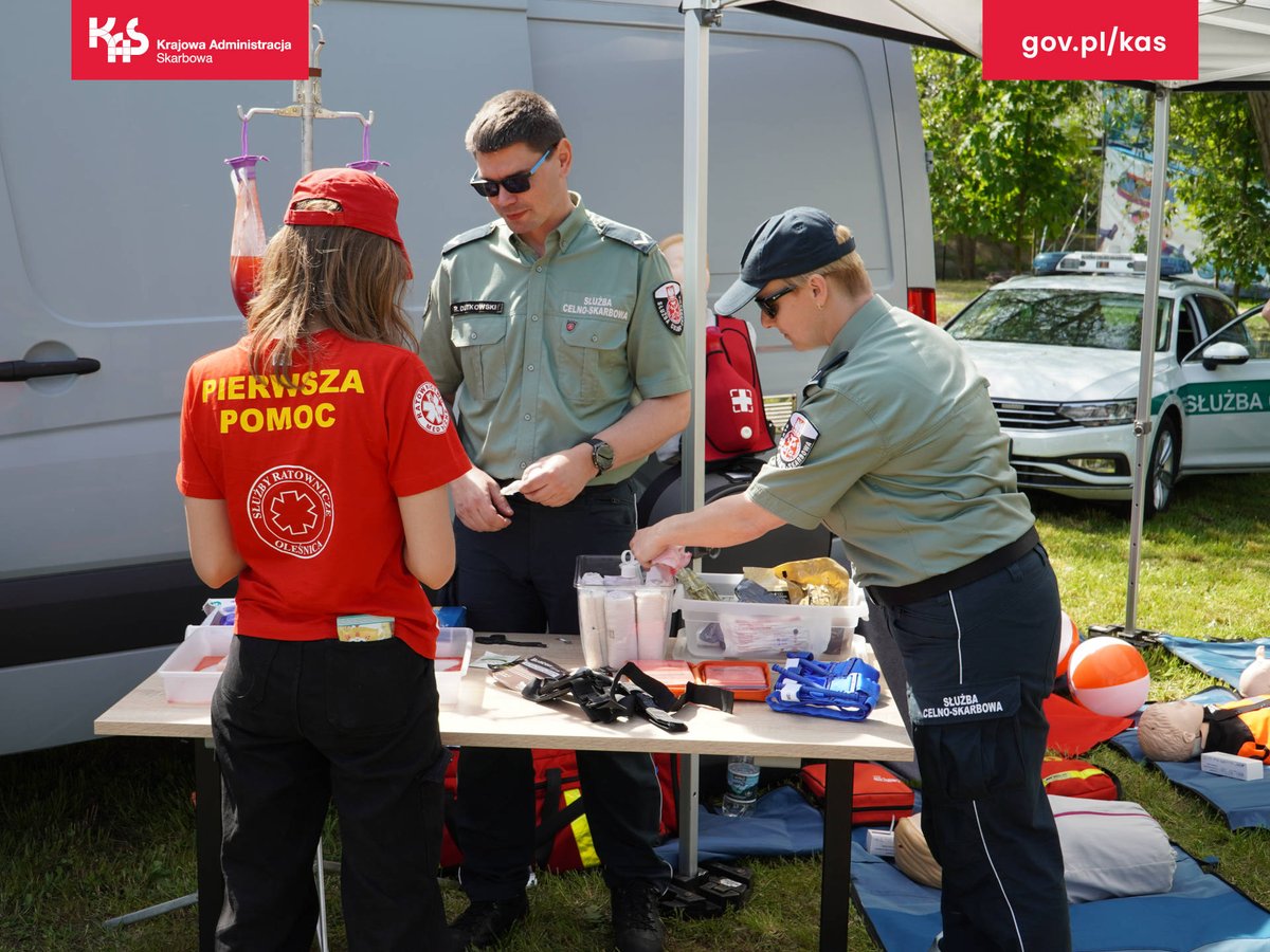 KAS_Poznan's tweet photo. Jeżeli chcesz poćwiczyć wspólnie z funkcjonariuszami 👮🏻♀️ 👮🏻 #USC udzielania pierwszej pomocy przedmedycznej, zapraszamy do naszego stoiska edukacyjnego @KAS_Poznan
#KAS #Kobyla #Góra #piknik #sluzb https://t.co/nCqvdmDwJZ