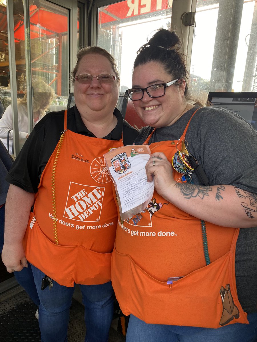 Shout out to Dakota!!!! Recently, she transitioned to a FT associate and she’s making a tremendous impact on the front end!!!! She’s providing excellent customer service and already has 23 credit cards this week!!! I’m proud of you 🤗 Awesome job 👏🏾👏🏾👏🏾🧡