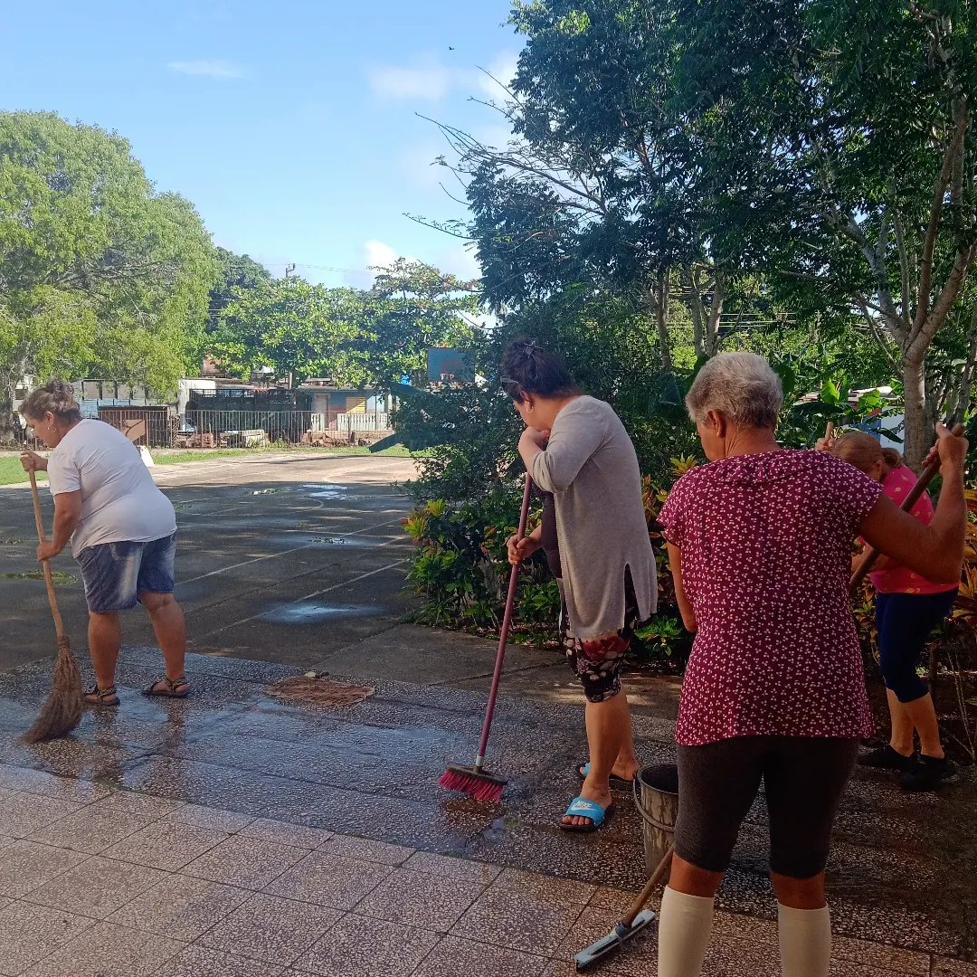 CmObdulio's tweet photo. Segundo día del Ejercicio #Meteoro2023 en el Centro Mixto, preparados y alertas.
 #VamosConTodo  #CubaMined  #CoralitaRuiz  #DPEVillaClara #YamiletHerrera
#CubaEduca 
#educremedios  
#CarlosRiveroMenendez
#YoandryFariña
#MickyBermudez
#subdirectoreducacionremedios https://t.co/Dc9iek3hyq