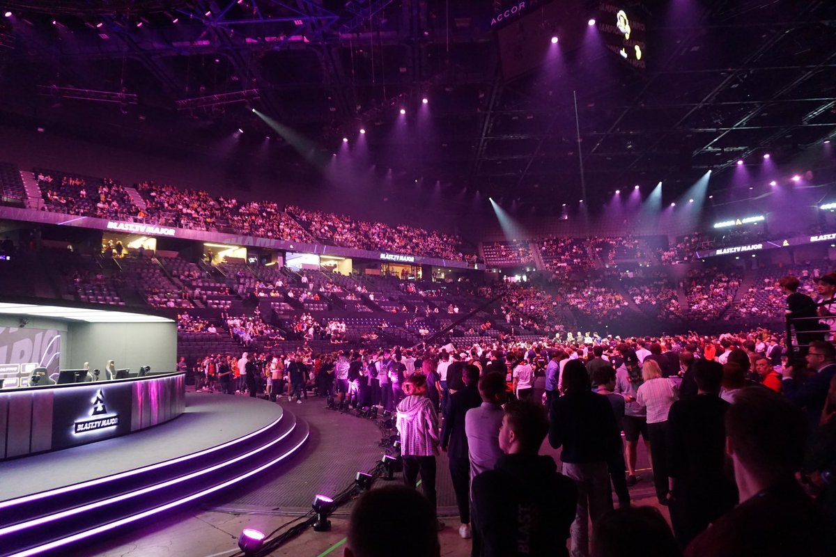 L’ARENA È QUASI PRONTA.
ANCHE NOI.

Dalle 16:30 in diretta su KNIFEROUND dall’Accor Arena di Parigi 💜