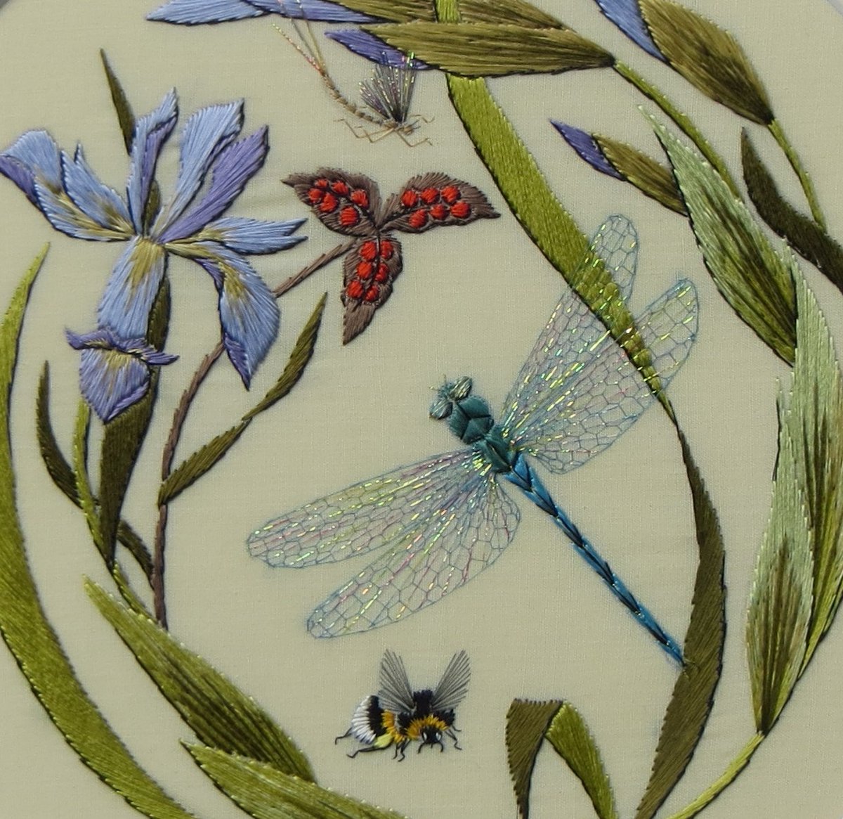 helen_m_stevens's tweet photo. The tiniest corner of nature is a masterpiece, embroidery allows is to capture it in a unique medium! #embroidery #needlepainting #threadpainting #silkshading #needlework #englishcountryside #britishwildlife https://t.co/VjLurwDjdc