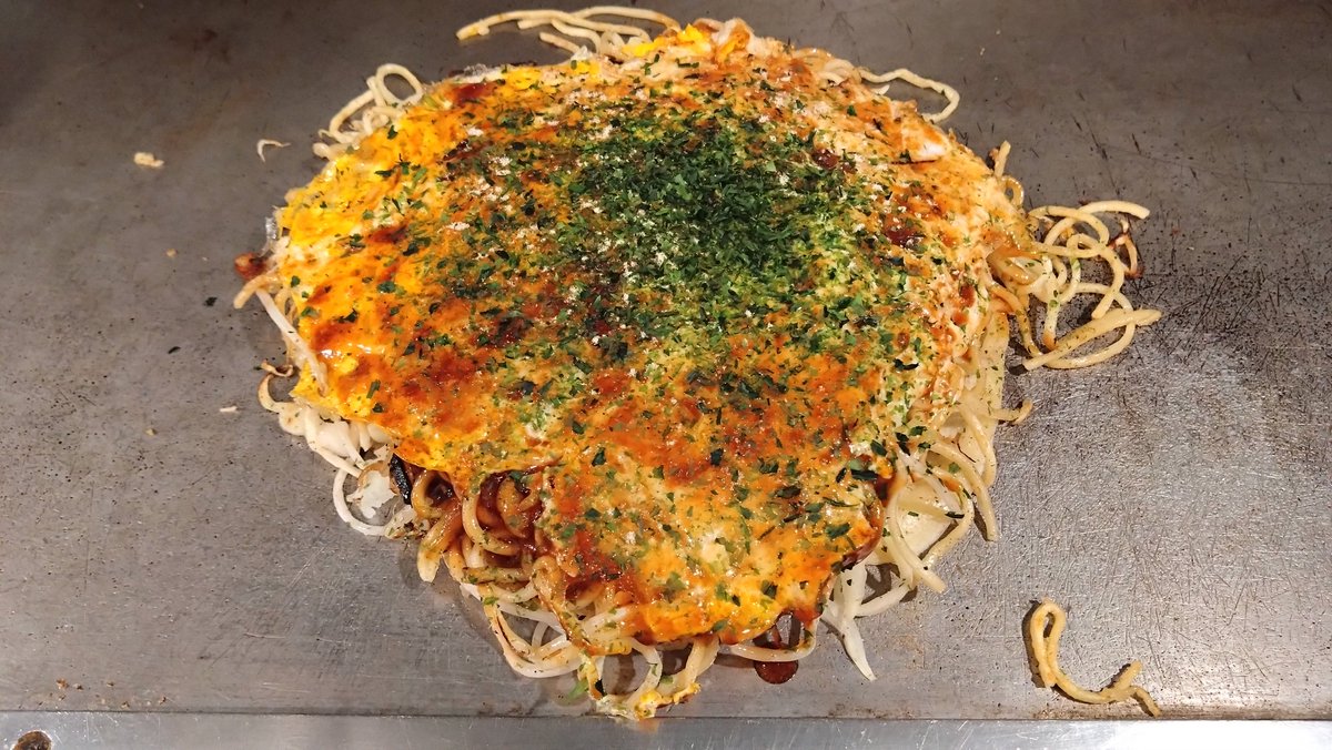 The best thing in Hiroshima is not the Atomic Bomb Dome or G7
It's Okonomiyaki 😋

#中国地方 #広島 #原爆ドーム #G7 #お好み焼き