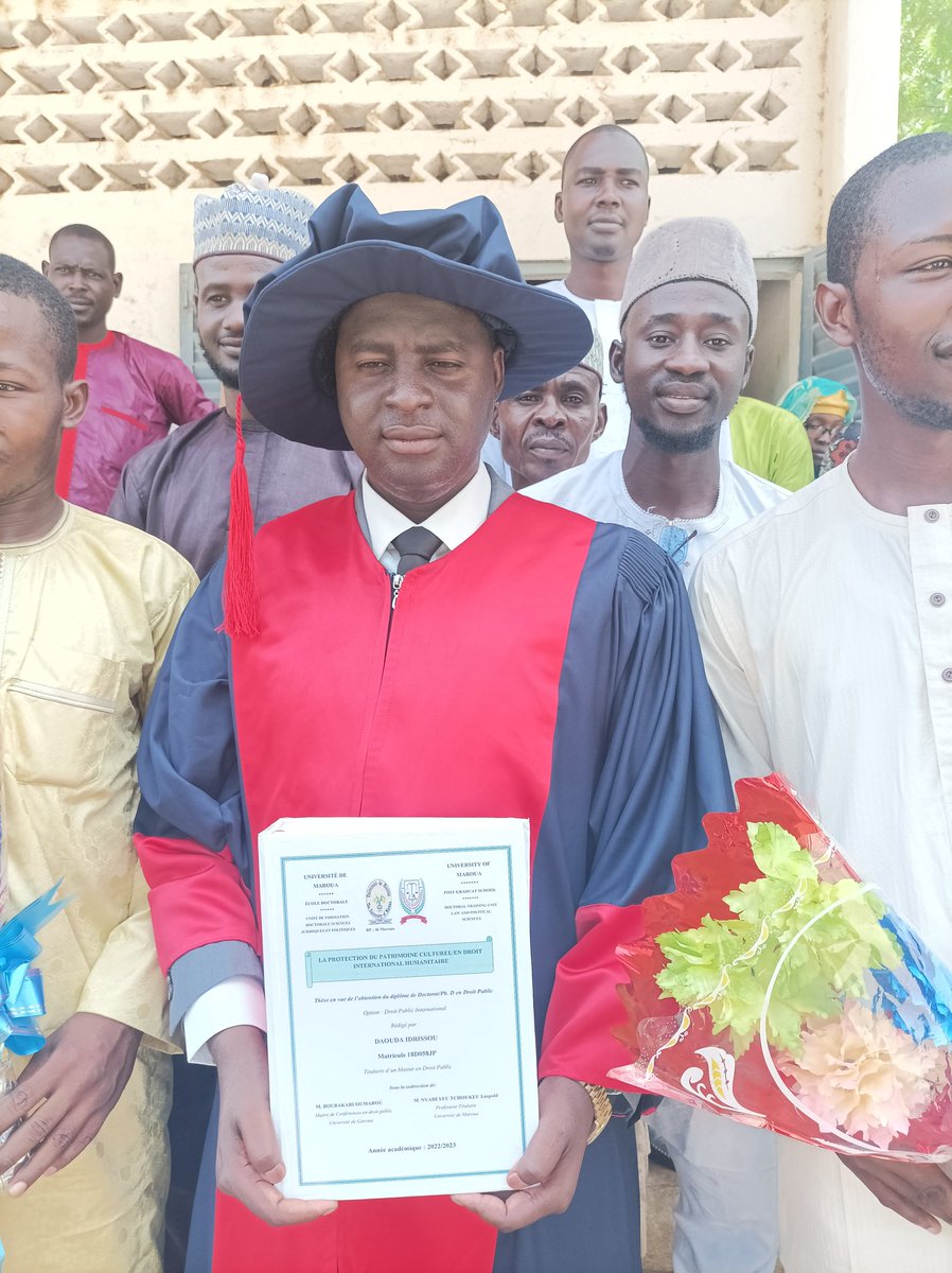 univMaroua's tweet photo. L'#UFD Science Juridique et Politique atteint le quota de 100 docteurs formés. Ceci à la suite de passage du désormais Dr Daouda Idrissou. Il a soutenu devant le jury présidé par le Prof Abané sanctionné par une mention Très Honorable. 
#Minesup
#UMa
#UFDSJP
#FSJP https://t.co/wHrHS9WKO8