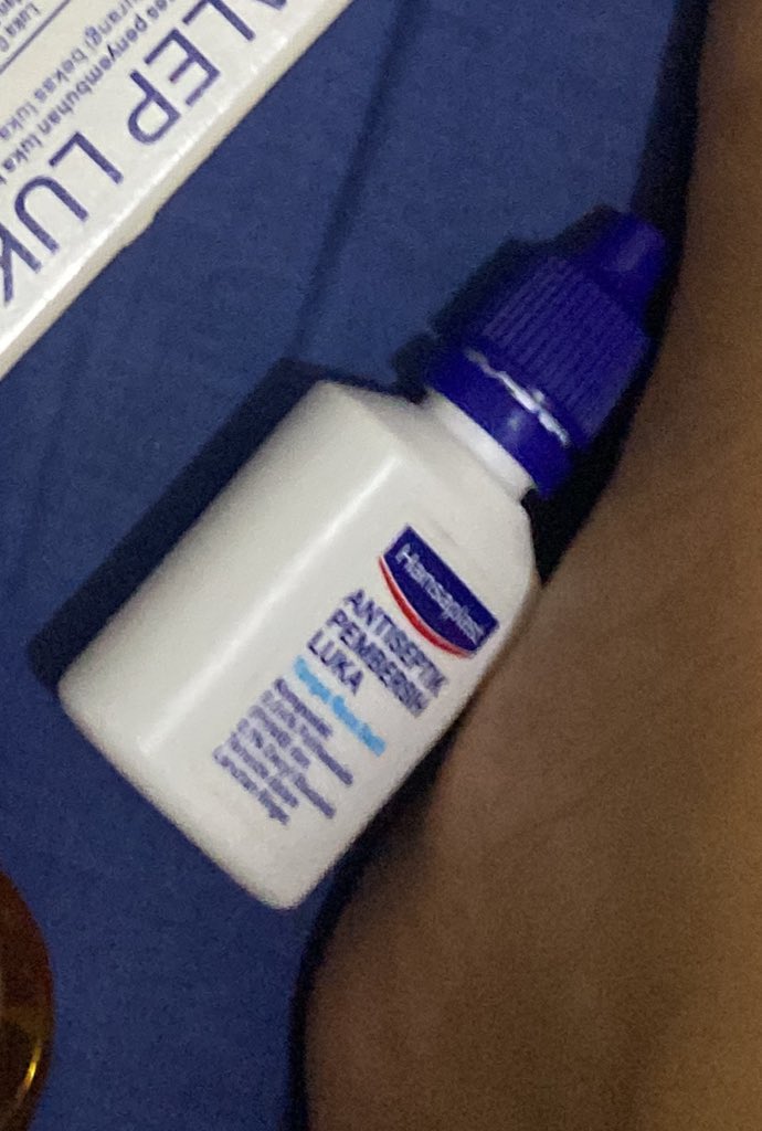 21_nauraa's tweet image. bersyukur bgt, lukanya udah sembuh, jujur aja salep dari @Hansaplast_id tu manjur bgt, soalnya temen ku bareng ku kecelakaan jg luka, sampe skrg blm kering krn cuma di biar in doang lukanya, ga di rawat. Dari hari pertama 2 produk ini yg aku pake, kl sekarang cuma salepnya aja