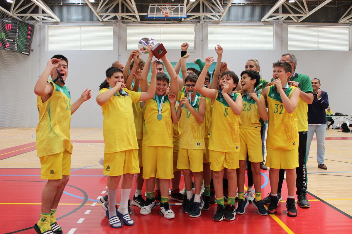 FABJaen's tweet photo. 🥈La Fotogénika @CABLinares se proclama Subcampeón de la 🏆 #FaseFinalMMJaén2023

Enhorabuena a todos sus integrantes por esta gran Fase Final y su clasificación para el #CADEBAMM2023 👏👏👏

#BaloncestoAndalucía 
#SomosElSur https://t.co/XxGxULnawq