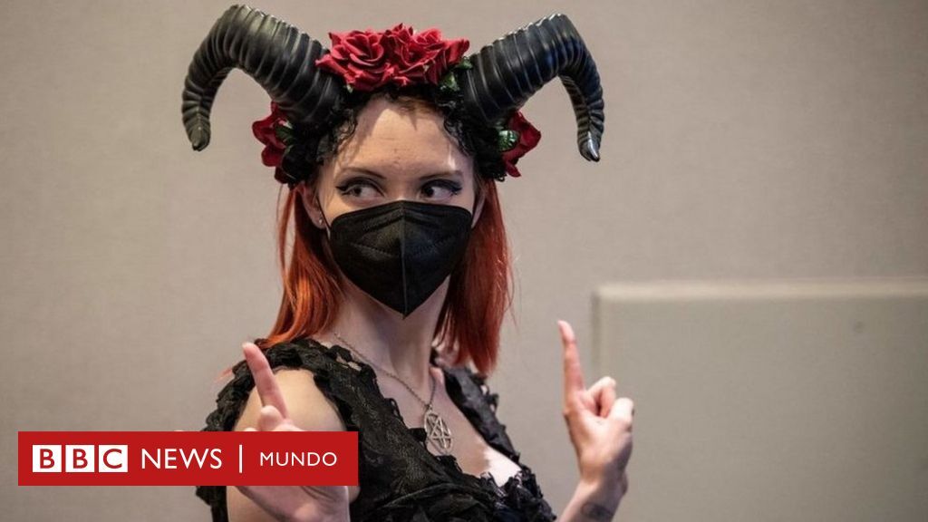 omarcanoc23's tweet photo. "Satanás representa a los que piensan diferente": Satanic Temple, la "religión" que busca contrarrestar la influencia de grupos religiosos en EE.UU. https://t.co/Nf0ol78qFb https://t.co/SofXPT0Rwf