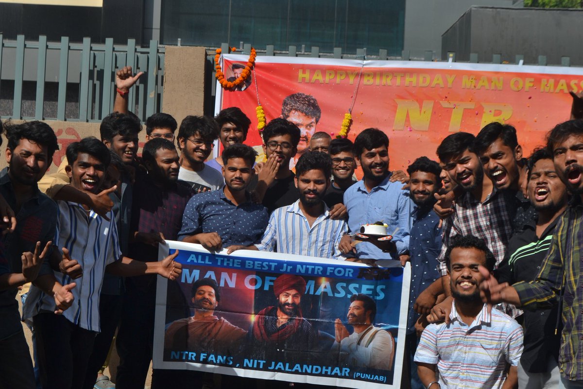 ImPavanKumarD's tweet photo. This is not in AP or TS or Karnataka.

This is in Jalandhar, Punjab 🔥

North india and that to in PVR Screen 💪

Mass fans 😎 @tarak9999 🫶

#Simhadri4K #Devara #ManOfMassesNTR https://t.co/DmwPAzmsDZ