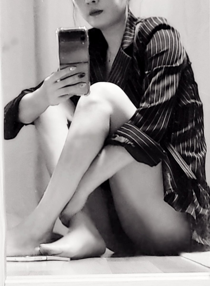 요즘 만남하기가 넘 힘드네요
저흰
79년 동갑 부부이고
저희를 보신분들은  알겠지만
모나지 않는 외모 스타일입니다
175 80 167 54
양산이구요
미리 연락주시면 언제든지 콜입니다
저흰 각방선호합니다