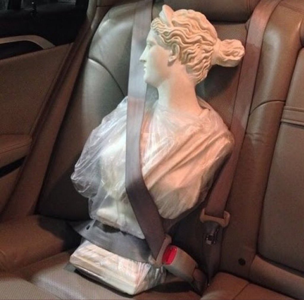 + bişeye mi bozuldun sen 
- yoo yolu izliyorum