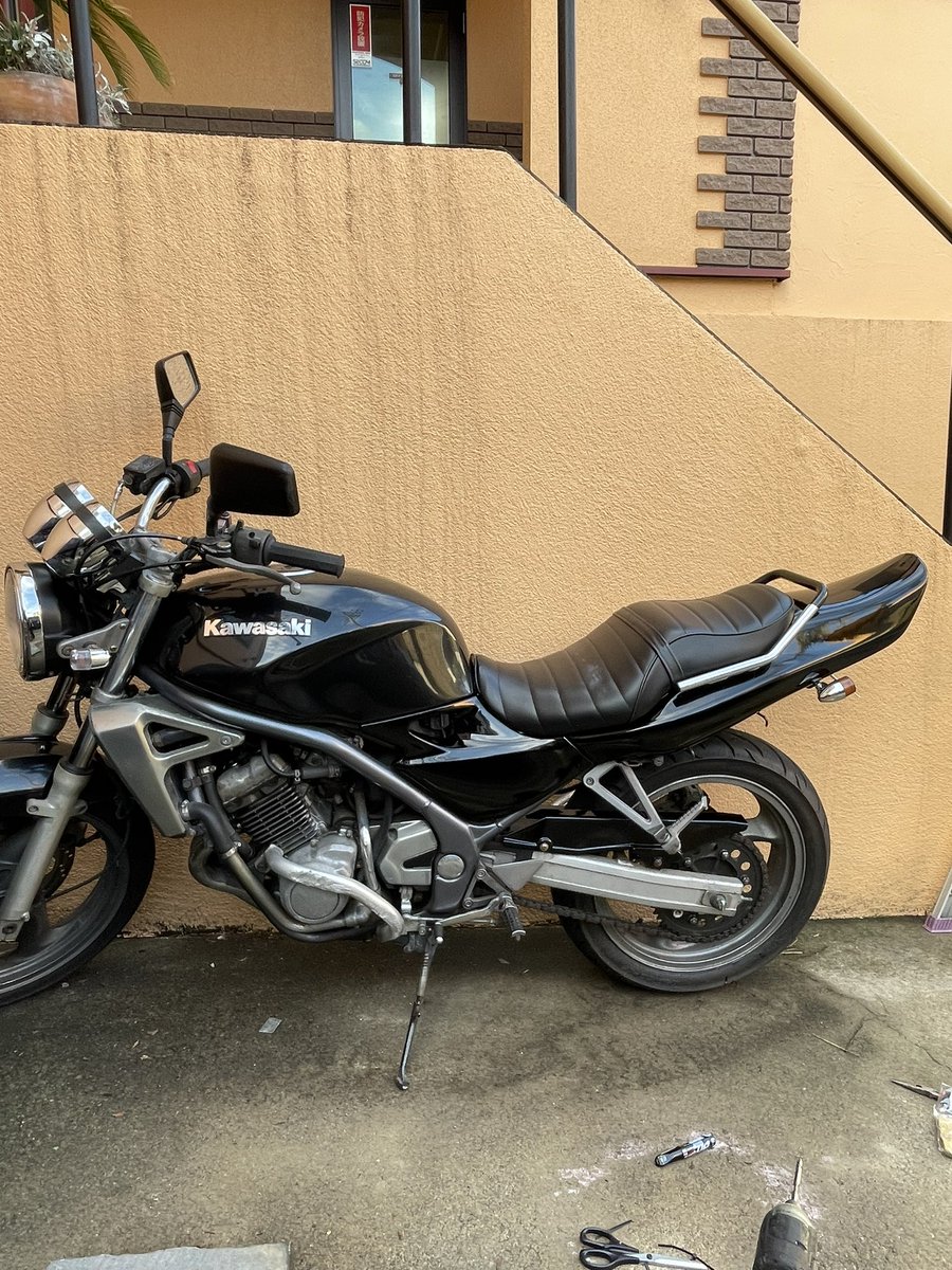 kentarosupeking's tweet photo. #バリオス　
#バイク売ります 
#バリオス売ります

1型
かなり調子いいです。
タイヤ前後新品
セル一発

今月なら31万で！ https://t.co/yyDkF4Un7s